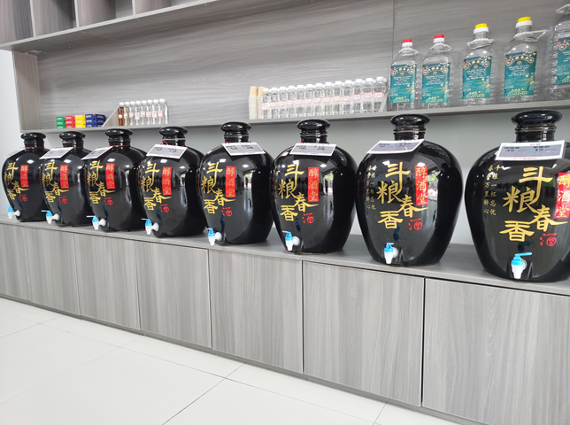 散裝白酒加盟店虧嗎 小城商人的挑戰(zhàn)與轉機