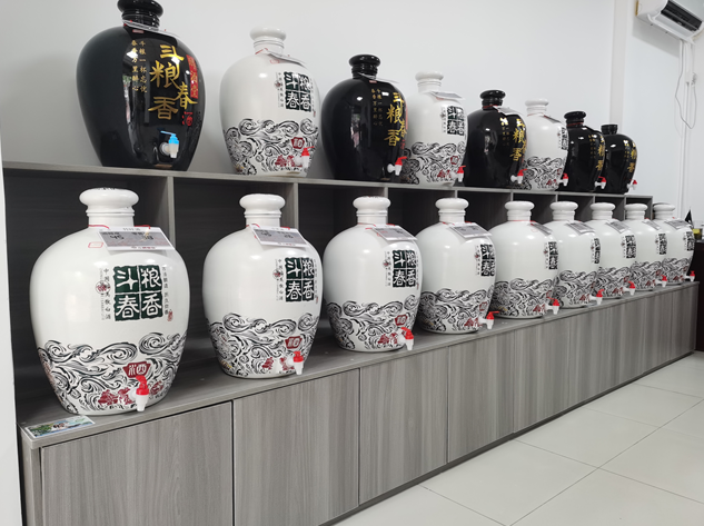 "散酒行業(yè)中的商機(jī) 探討散酒加盟網(wǎng)的優(yōu)勢與挑戰(zhàn)"